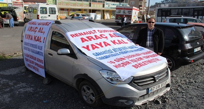 ZONGULDAK'IN EREĞLİ İLÇESİNDE BİR İŞADAMI, KOPAN TRİGER KAYIŞI NEDENİYLE ARIZA YAPAN ARACININ MOTORUNU GARANTİ KAPSAMINDA TAMİR ETMEDİĞİNİ İDDİA ETTİĞİ OTOMOTİV FİRMASINI AFİŞLE TEŞHİR ETTİ. (VEDAT KILIÇ/ZONGULDAK-İHA)