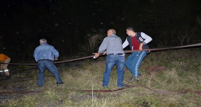 ZONGULDAK'IN ALAPLI İLÇESİ İNCİVEZ KÖYÜNDE ORMANLIK ALANDA 3 AYRI NOKTADA  BAŞLAYAN YANGIN, LODOSUN ETKİSİYLE YAYILDI. (ERTUĞRUL YÜKSEL/ZONGULDAK-İHA)