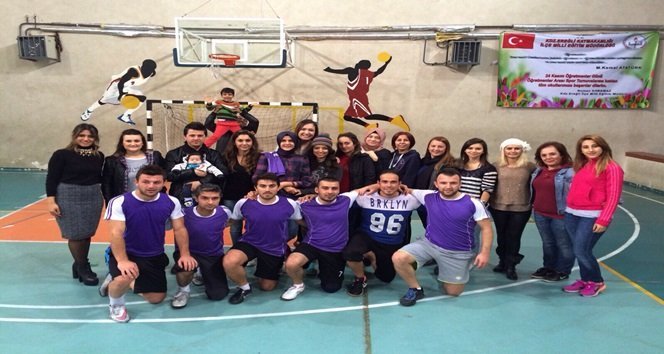 KDZ. EREĞLİ’DE 24 KASIM ÖĞRETMENLER GÜNÜ FUTBOL TURNUVASI DÜZENLENDİ