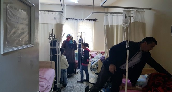 ZONGULDAK'IN ALAPLI İLÇESİNDE 7 ORTAOKUL ÖĞRENCİSİ GIDA ZEHİRLENMESİ ŞÜPHESİYLE HASTANEYE KALDIRILDI. ÖĞRENCİLERİN, ÖĞRETMENLER GÜNÜ'NDE ÖĞRETMENLERİNE SÜRPRİZ YAPMAK İÇİN ALDIKLARI PASTADAN ZEHİRLENDİKLERİ ÖNE SÜRÜLDÜ. (ERTUĞRUL YÜKSEL/ZONGULDAK-İHA)