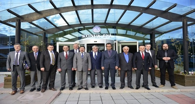 REKTÖR PROF. DR. ÖZER, İL VE İLÇELERİN TSO YÖNETİCİLERİ İLE BİR ARAYA GELDİ