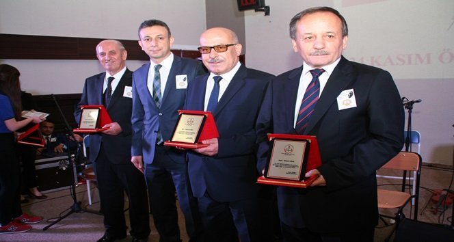 DEVREK’TE 24 KASIM ÖĞRETMENLER GÜNÜ KUTLANDI