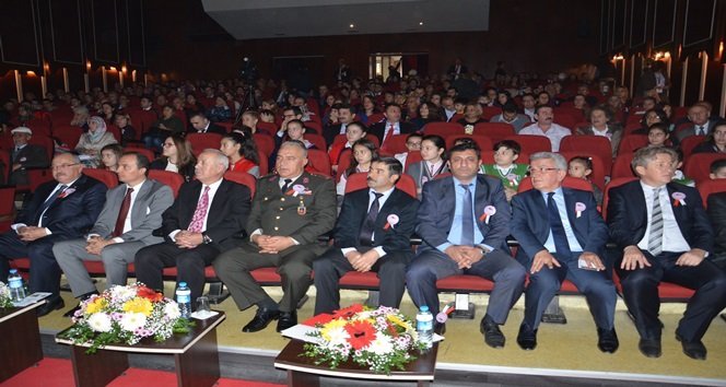 PROTOKOL ÜYELERİ AKM'DEKİ ETKİNLİKLE BİR ARAYA GELDİ (SERTAÇ ÖZDEMİR/ZONGULDAK-İHA)