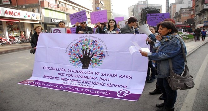 ZONGULDAKLI KADINLAR KADINA ŞİDDETİ PROTESTO ETTİ. (MURAT KÜÇÜK/ZONGULDAK-İHA)