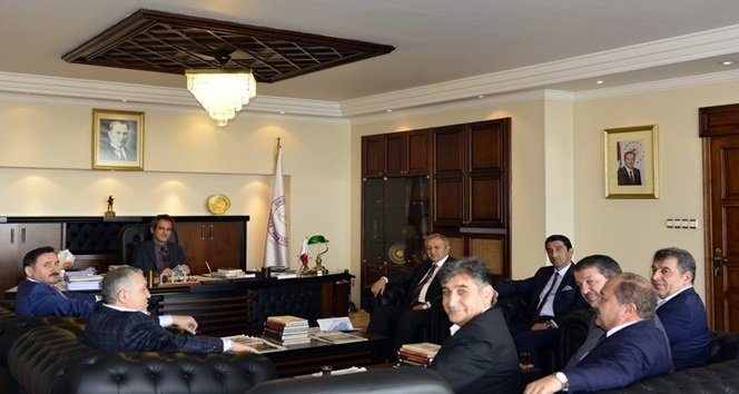 DEVREK BELEDİYE BAŞKANI SEMERCİ VE BERABERİNDEKİ HEYETTEN REKTÖR ÖZER’E ZİYARET