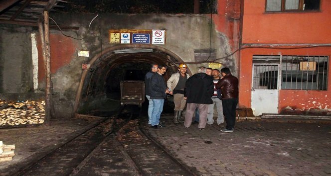 ZONGULDAK’IN KİLİMLİ İLÇESİNE BAĞLI GELİK BELDESİNDEKİ ÖZEL BİR KÖMÜR OCAĞINDA MEYDANA GELEN GÖÇÜKTE 41 YAŞINDAKİ MADEN İŞÇİSİ YUSUF KÖROĞLU HAYATINI KAYBETTİ. (MURAT KÜÇÜK - UFUK DURAK/ZONGULDAK-İHA)