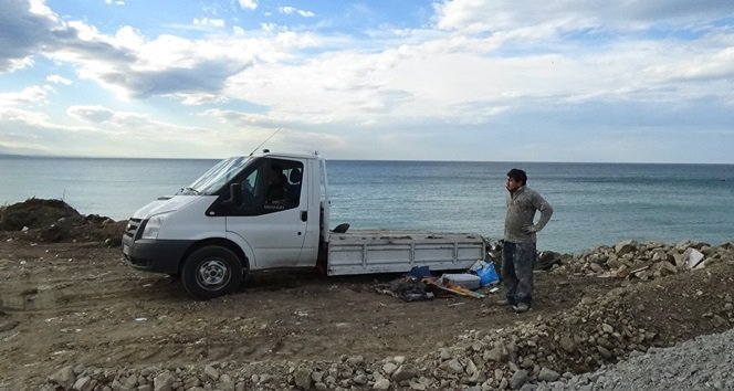 ALAPLI SAHİLİ TEMİZLENMEYİ BEKŞİYOR( ERTUĞRUL YÜKSEL-İHA) (ERTUĞRUL YÜKSEL/ZONGULDAK-İHA)