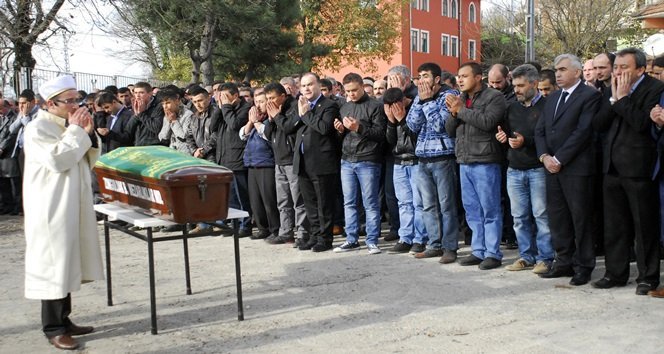 ZONGULDAK’IN KİLİMLİ İLÇESİNE BAĞLI GELİK BELDESİNDEKİ ÖZEL BİR KÖMÜR OCAĞINDA İKİ GÜN ÖNCE MEYDANA GELEN GÖÇÜKTE HAYATINI KAYBEDEN İŞÇİ YUSUF KÖROĞLU, SON YOLCULUĞUNA UĞURLANDI. (MURAT KÜÇÜK - UFUK DURAK/ZONGULDAK-İHA)
