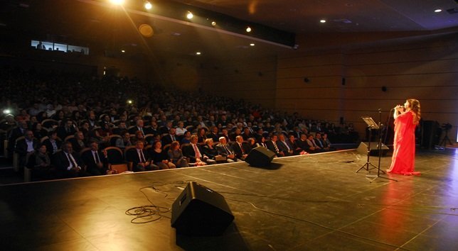 YEŞİLÇAM FİLM MÜZİKLERİ KONSERİ BÜYÜLEDİ