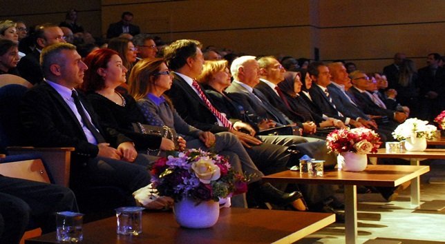 PROTOKOL DE ŞARKILARA HEP BİR AĞIZDAN EŞLİK ETTİ. (MURAT KÜÇÜK - UFUK DURAK/ZONGULDAK-İHA)