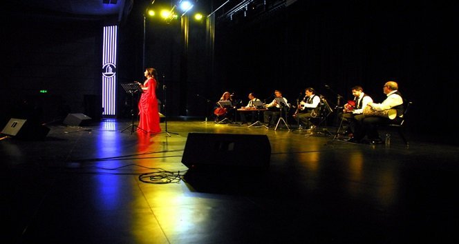 AYLİN ŞENGÜN TAŞÇI YEŞİLÇAM FİLMLERİNİN UNUTULMAZ MÜZİKLERİNİ İZLEYİCİ İLE BULUŞTURDU. (MURAT KÜÇÜK - UFUK DURAK/ZONGULDAK-İHA)