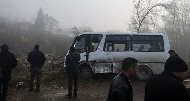 Buzlanma zincirleme kazaya sebep oldu: 14 yaralı