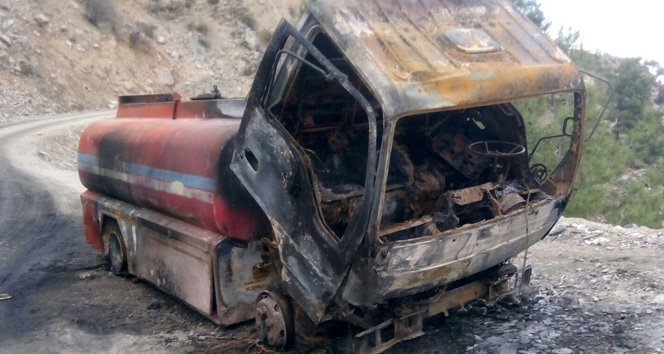 Akaryakıt tankeri alev topuna öndü