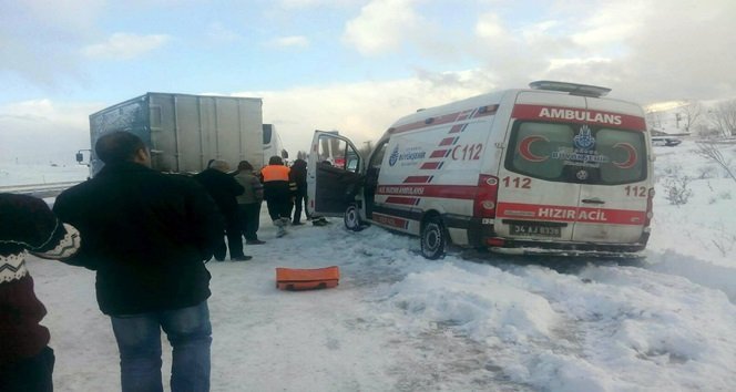 D100 KARAYOLU’NDA ULAŞIM GÜÇLÜKLE SAĞLANIYOR