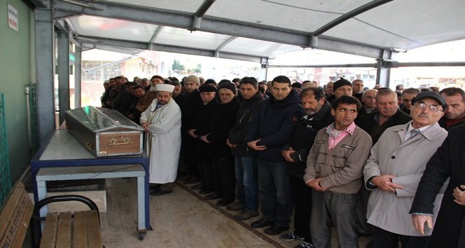 ANTALYA’NIN ALANYA İLÇESİNDE, DENİZDE ZIPKINLA BALIK AVLAYAN 34 YAŞINDAKİ SERDAR BAŞ’A TEKNEYLE ÇARPARAK ÖLÜMÜNE SEBEP OLAN DOĞAN CAN (68) KENDİSİNİ ÇAMAŞIR İPİ İLE ASARAK İNTİHAR ETMİŞTİ. DOĞAN CAN'IN CENAZESİ MEMLEKETİ ZONGULDAK'IN EREĞLİ İLÇESİNDE TOPRAĞA VERİLDİ. (VEDAT KILIÇ/ZONGULDAK-İHA)