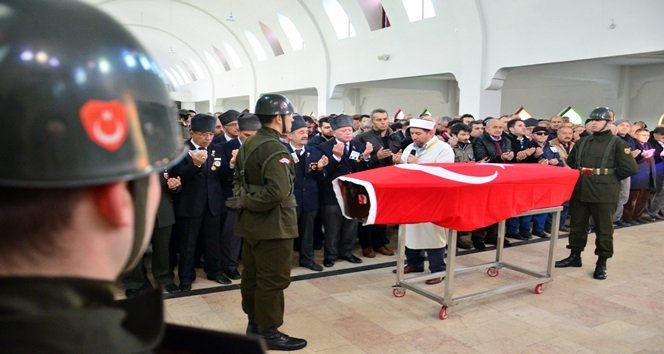 ZONGULDAK’TA DÜNYA MADENCİLER GÜNÜ’NDE KÖMÜR ÇIKARTIP EVİNE GÖTÜRMEK İSTERKEN DEV KAYANIN ALTINDA KALAN KIBRIS GAZİSİ EMEKLİ MADENCİ SON YOLCULUĞUNA UĞURLANDI. (ONUR ALTINDAĞ - SERTAÇ ÖZDEMİR/ZONGULDAK-İHA)