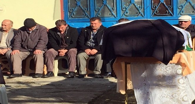 ÇAYCUMA'DA BALKONDAN DÜŞEREK HAYATINI KAYBEDEN SERDAR ATA YILDIRIM (15), TOPRAĞA VERİLDİ. (EMRAH YILDIZ - ERCAN KARAKUŞ/ZONGULDAK-İHA)