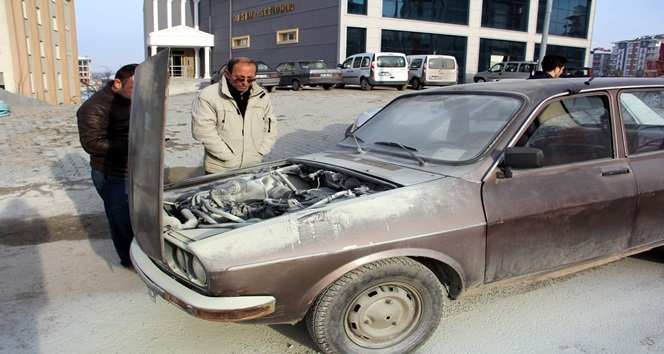 SEYİR HALİNDEKİ OTOMOBİL ALEV ALDI