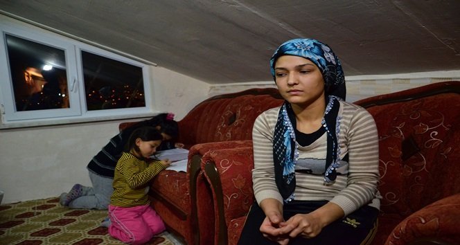 ANNE PINAR TÜRKMEN, HAYIRSEVERLERİN YARDIMLARINI BEKLİYOR. (A. CÜNEYD HAMZAÇEBİ - MURAT KÜÇÜK/ZONGULDAK-İHA)