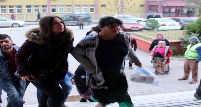 KARABÜK’TE 63 YAŞINDAKİ BİR KİŞİYİ KADIN BULMA VAADİYLE DOLANDIRDIĞI İDDİA EDİLEN BİRİ KADIN 4 KİŞİ GÖZALTINA ALINDI. (YASİN ERDEM/KARABÜK-İHA)