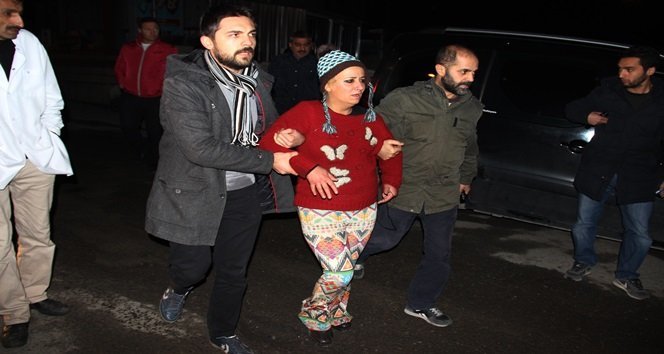 KDZ. EREĞLİ'DE 7 KATLI BİNANIN TEPESİNE ÇIKIP İNTİHAR ETMEK İSTEYEN HAMİLE KADINI POLİSLER KURTARDI. (VEDAT KILIÇ/ZONGULDAK-İHA)