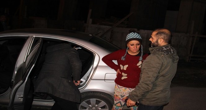 AMBULANSA BİNMEK İSTEMEYEN HAMİLE KADIN POLİS OTOSU İLE HASTANEYE GÖTÜRÜLDÜ. (VEDAT KILIÇ/ZONGULDAK-İHA)
