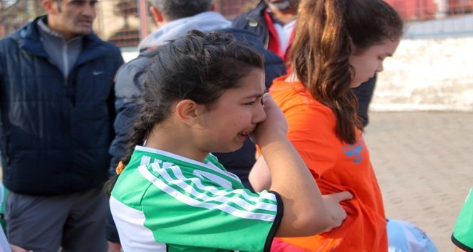 BAZI ÖĞRENCİLER DERECEYE GİREMEDİĞİ İÇİN GÖZYAŞI DÖKTÜ. (MURAT KÜÇÜK - UFUK DURAK/ZONGULDAK-İHA)