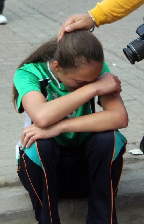 BAZI ÖĞRENCİLER DERECEYE GİREMEDİĞİ İÇİN GÖZYAŞI DÖKTÜ. (MURAT KÜÇÜK - UFUK DURAK/ZONGULDAK-İHA)