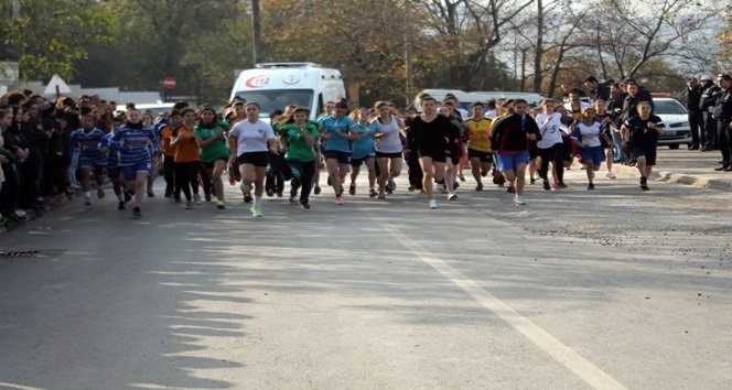 YARIŞLARA İL MERKEZİ VE İLÇELERDEN 150'YE YAKIN ÖĞRENCİ KATILDI. (MURAT KÜÇÜK - UFUK DURAK/ZONGULDAK-İHA)
