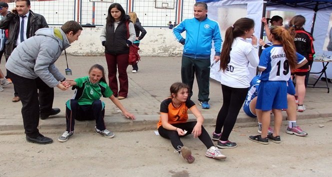 BAZI ÖĞRENCİLER DERECEYE GİREMEDİĞİ İÇİN GÖZYAŞI DÖKTÜ. (MURAT KÜÇÜK - UFUK DURAK/ZONGULDAK-İHA)