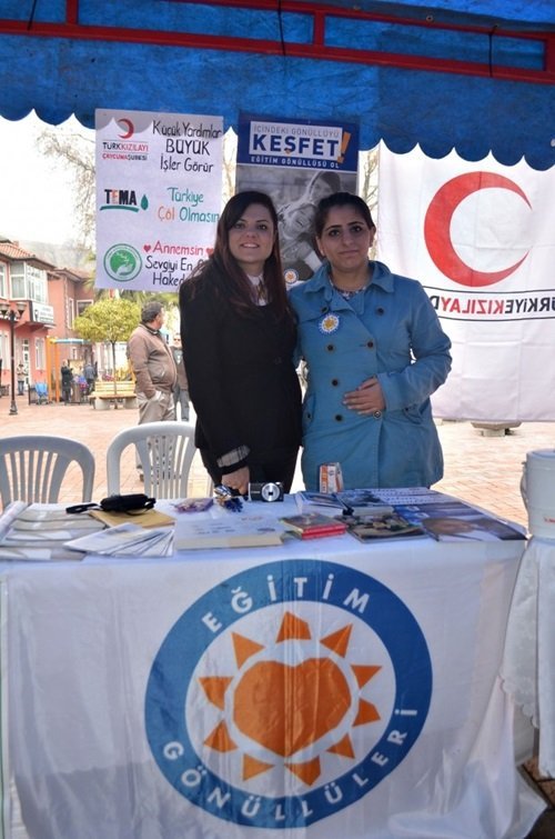TEGV CUMHURİYET MEYDANINDA STAND AÇTI (EMRAH YILDIZ/ZONGULDAK-İHA)