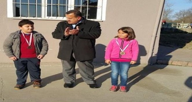 PERŞEMBE ŞEHİT ASB.SALİM UÇAR İLKOKULUNDA MADALYA TÖRENİ