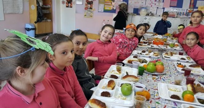 ÇOMRANLI İLKOKULU YERLİ MALI HAFTASINI KUTLADI