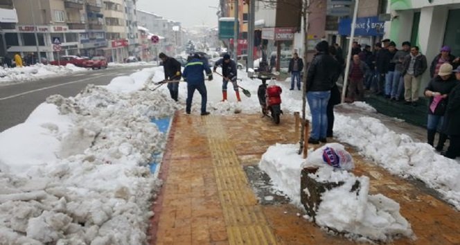 Çaycuma’da Karla Mücadelede 100 ton tuz döküldü