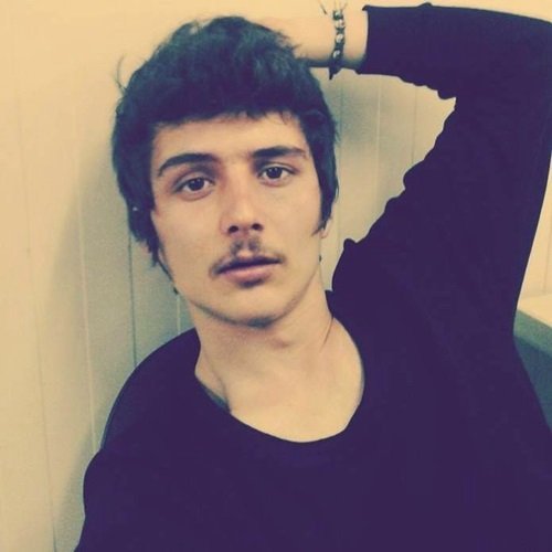 YAKLAŞIK 200 METREDEN DENİZ KENARINA UÇAN OTOMOBİLDEKİ GENÇLERDEN MURAT YENİAY, HALEN KAYIP... (ONUR ALTINDAĞ/ZONGULDAK-İHA)