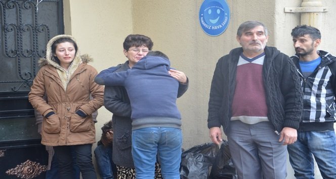 HASAN AY'IN YAKINLARI MORGUN ÖNÜNDE GÖZYAŞI DÖKTÜ. (İLHAN GÖKÇEN - SERTAÇ ÖZDEMİR/ZONGULDAK-İHA)