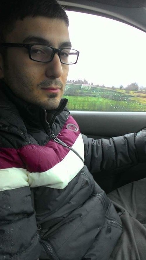 KARABÜK'TE BABASINA AİT BEYLİK SİLAHIYLA ÖNCE TARTIŞTIĞI POLİS MEMUR OLAN BABASI RECEP K.'YI VURUP ÖLDÜREN, ARDINDAN GASP ETTİĞİ TAKSİCİYİ, ÇARPTIĞI OTOMOBİL SÜRÜCÜSÜNÜ VE ORMAN MUHAFAZA MEMURU OSMAN AKTAŞ'I DA YARALAYAN 23 YAŞINDAKİ ERCAN K., POLİS TARAFINDAN DURDURULUNCA KAFASINA SIKARAK İNTİHAR ETTİ. (ÇETİN UZUNKARA - İLHAN GÖKÇEN - ONUR ALTINDAĞ - SERTAÇ ÖZDEMİR - YASİN ERDEM/ZONGULDAK-İHA)