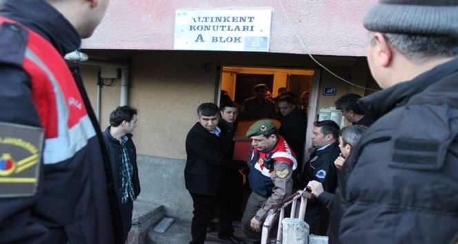 KARABÜK'TE BABASINA AİT BEYLİK SİLAHIYLA ÖNCE TARTIŞTIĞI POLİS MEMUR OLAN BABASI RECEP K.'YI (FOTOĞRAFTAKİ) VURUP ÖLDÜREN, ARDINDAN GASP ETTİĞİ TAKSİCİYİ, ÇARPTIĞI OTOMOBİL SÜRÜCÜSÜNÜ VE ORMAN MUHAFAZA MEMURU OSMAN AKTAŞ'I DA YARALAYAN 23 YAŞINDAKİ ERCAN K., POLİS TARAFINDAN DURDURULUNCA KAFASINA SIKARAK İNTİHAR ETTİ. (ÇETİN UZUNKARA - İLHAN GÖKÇEN - ONUR ALTINDAĞ - SERTAÇ ÖZDEMİR - YASİN ERDEM/ZONGULDAK-İHA)