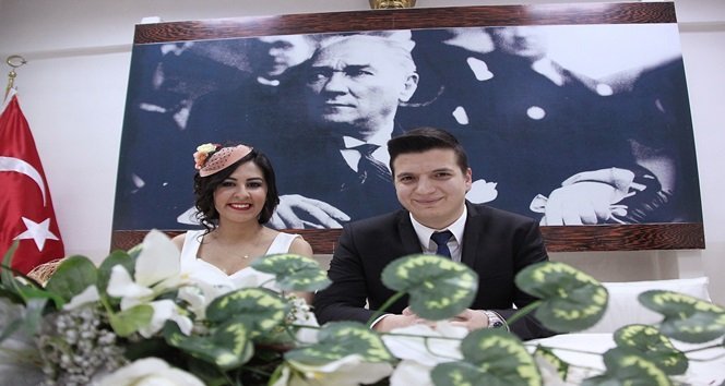 EREĞLİ İLÇE EMNİYET MÜDÜRLÜĞÜNDE GÖREVLİ POLİS MEMURU ELİF KORKMAZ (YEŞİLTEPE) İLE ALAPLI İLÇE EMNİYET MÜDÜRLÜĞÜNDE GÖREVLİ POLİS MEMURU BURAK YEŞİLTEPE, ATATÜRK KÜLTÜR MERKEZİNDE DÜZENLENEN NİKAH TÖRENİ İLE DÜNYA EVİNE GİRDİ. (VEDAT KILIÇ/ZONGULDAK-İHA)