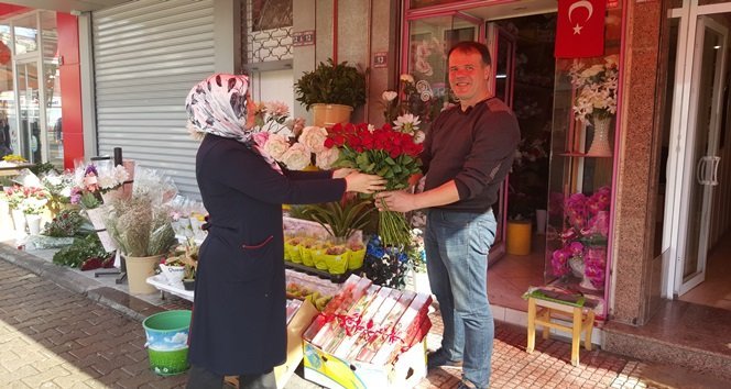 14 ŞUBATTA BU YILIN MODASI YİNE GÜL OLDU