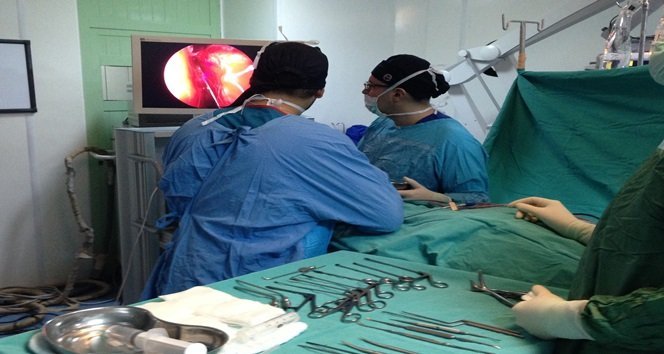 ZONGULDAK'TA YAŞAYAN 56 YAŞINDAKİ GÜLER KOÇOĞLU, BÜLENT ECEVİT ÜNİVERSİTESİ HASTANESİ'NDE (BEÜ) ENDOSKOPİK HİPOFİZ TÜMÖRÜ CERRAHİSİ YÖNTEMİYLE SAĞLIĞINA KAVUŞTU. (İLHAN GÖKÇEN/ZONGULDAK-İHA)