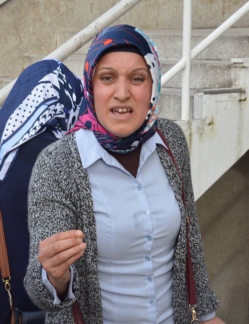 HAYATINI KAYBEDEN İŞÇİLERDEN SATILMIŞ ARSLAN'IN EŞİ ÇİĞDEM ARSLAN YAŞANANLARA TEPKİ GÖSTERDİ. (SERTAÇ ÖZDEMİR/ZONGULDAK-İHA)