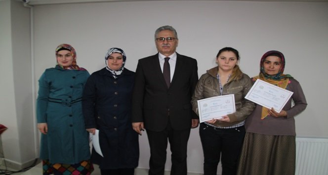 KDZ. EREĞLİ KAYMAKAMI NAZIM MADENOĞLU AĞAÇ BUDAMA KURSUNU BAŞARI İLE BİTİREN KURSİYERLERE TEŞEKKÜR ETTİ. (VEDAT KILIÇ/ZONGULDAK-İHA)