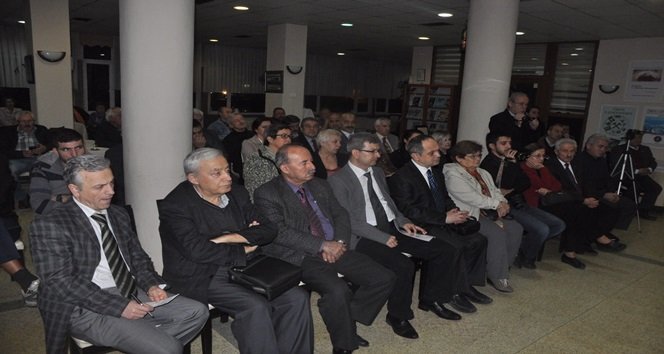 ESKİ YARSAV BAŞKANI ÖMER EMİNAĞAOĞLU, ZONGULDAK’TA KATILDIĞI “TÜRK MEDENİ KANUNU, KULLUKTAN YURTTAŞLIĞA GEÇİŞİN ÖYKÜSÜ” KONULU SÖYLEŞİDE “TÜRK MEDENİ KANUNU”NU ANLATTI. (İLHAN GÖKÇEN/ZONGULDAK-İHA)