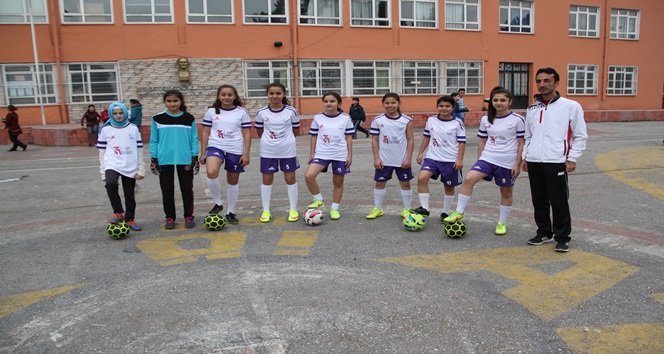 BETON ZEMİNDE ÇALIŞIP TÜRKİYE ŞAMPİYONLUĞU HEDEFLİYORLAR