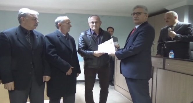 KDZ. EREĞLİ KAYMAKAMLIĞI TARAFINDAN DÜZENLENEN HİZMET İÇİ EĞİTİM SEMİNERİNİ BAŞARI İLE TAMAMLAYAN MAHALLE MAUHTARLARINA SERTİFİKALARI VERİLDİ. (VEDAT KILIÇ/ZONGULDAK-İHA)