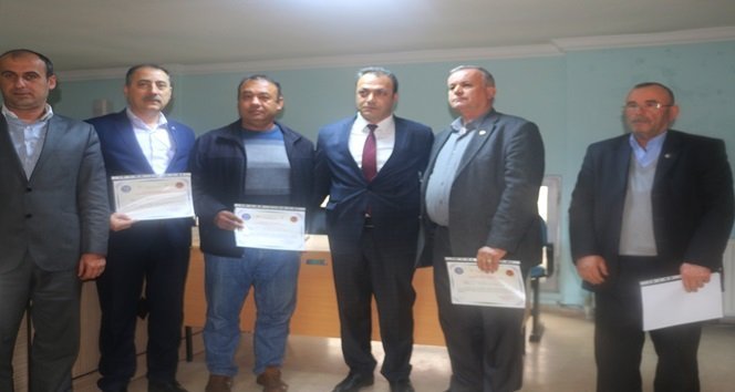 HİZMET İÇİ EĞİTİM SEMİNERİNİ TAMAMLAYAN MUHTARLARA SERTİFİKA VERİLDİ