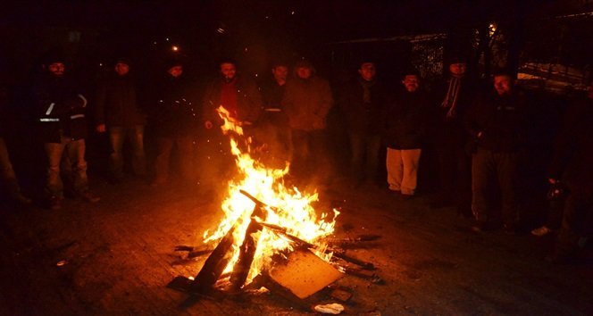 ZONGULDAK’TA BİR TERMİK SANTRALİN TAŞERON FİRMASINDA ÇALIŞAN 138 İŞÇİ MAAŞLARINI DÜZENLİ ALAMADIKLARI GEREKÇESİYLE EYLEM BAŞLATTI. (İLHAN GÖKÇEN - ONUR ALTINDAĞ - SERTAÇ ÖZDEMİR/ZONGULDAK-İHA)
