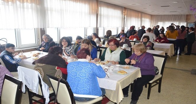 TMMOB KADINLARINDAN ŞEHİT MADENCİ AİLELERİNE KAHVALTI