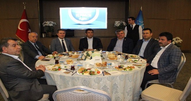 ZONDEF'İN KAHVALTI PROGRAMINA, MİLLETVEKİLLERİ, BELEDİYE BAŞKANLARI VE BAZI DERNEK BAŞKANLARI KATILDI. (VEDAT KILIÇ/ZONGULDAK-İHA)